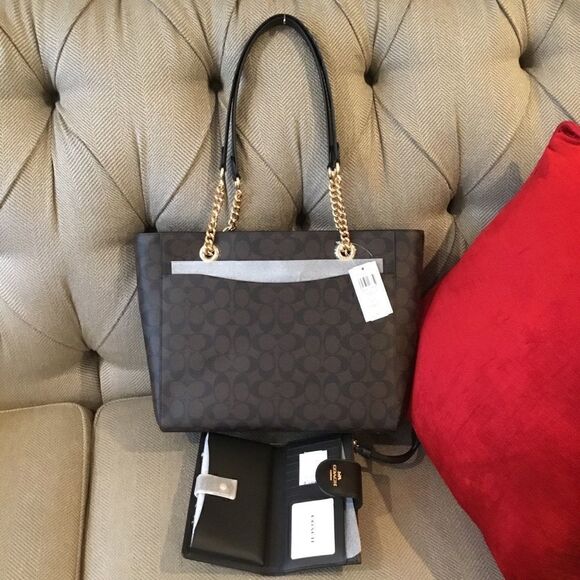 COACH SIGNATURE SHOULDER BAG AND TECH ASSIST WALLET SET - Picture 3 of 6